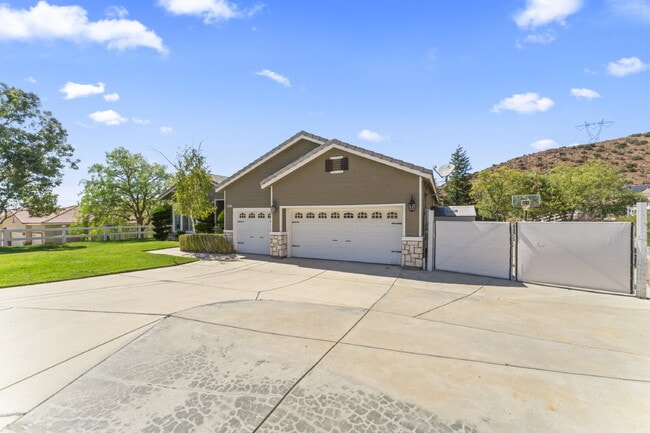 Photo - "Spacious Ranch Style 4-Bedroom Oasis with...
