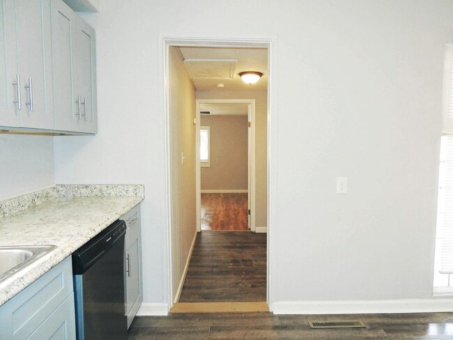 Photo - 4 Bed - 2 Full Bath Bungalow for Rent in Willowick!