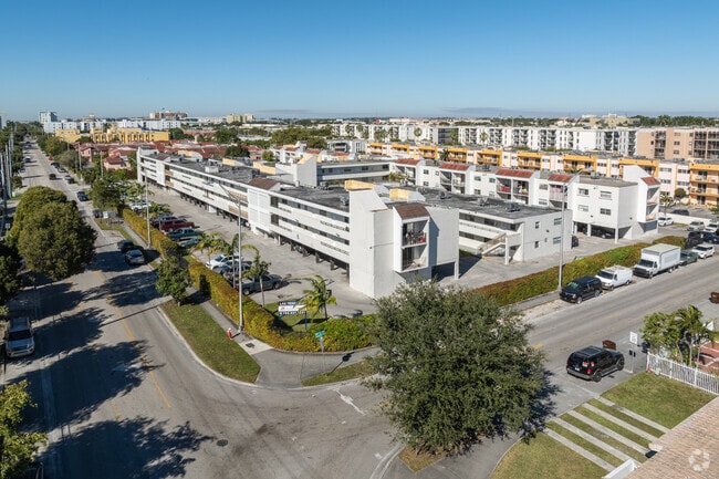 1355 W 44th Pl Hialeah, FL 33012