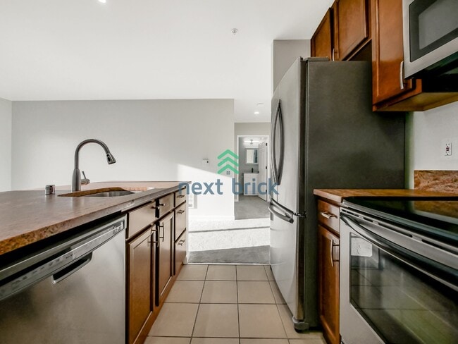 Photo - Luxury 1 Bed, 1 Bath Downtown Seattle Condo with City & Water Views