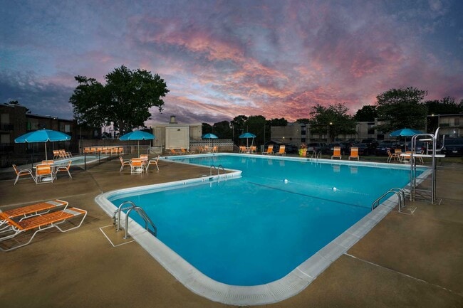 Relaxing swimming pool and wading pool at Heritage Square Apartments