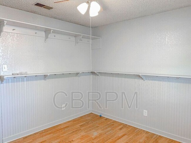 Photo - 2131 74th St