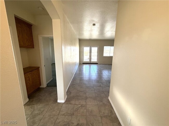 Photo - 1050 Gee St