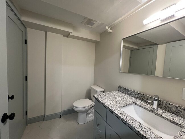 Photo - 160 Seabury St Unit 28