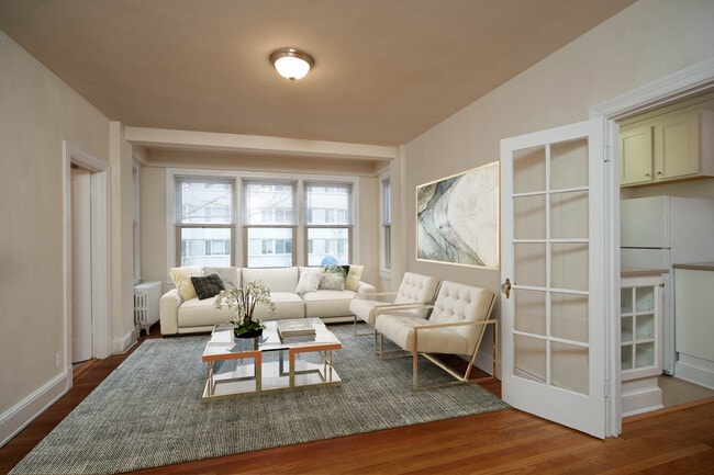 Photo - La Reine Apartments