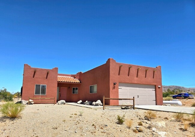 Building Photo - Adorable Adobe Near National Park Entrance with Solar