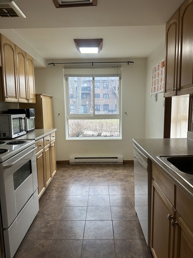 Photo - 43 Taunton Rd E Unit 39