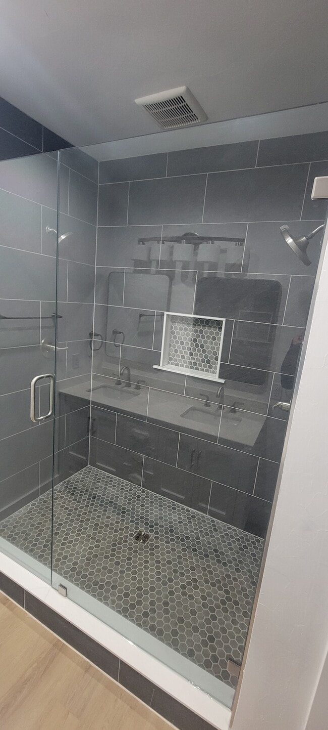 Photo - 308 W Pine St