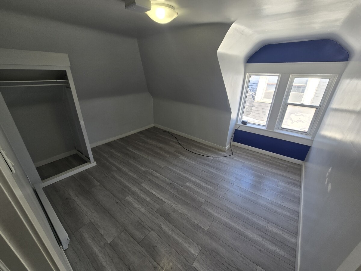Photo - 806-806 Simcoe St Unit 4