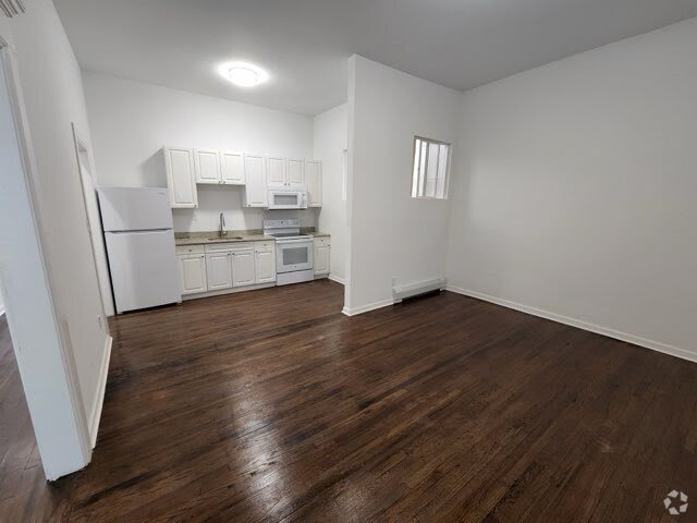 Building Photo - 584 Main St Rental