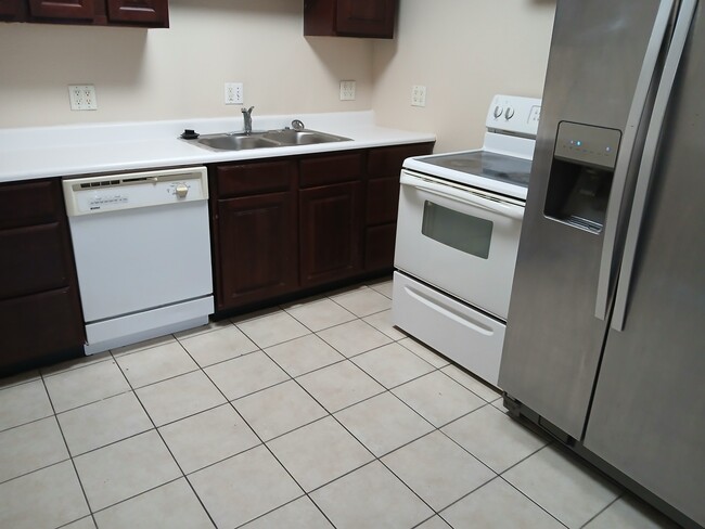 Photo - 606 W College St