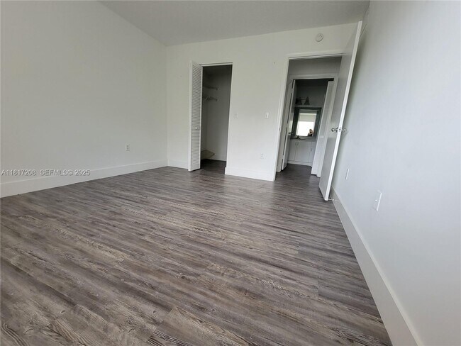 Photo - 4844 N State Rd 7 Unidad 2303