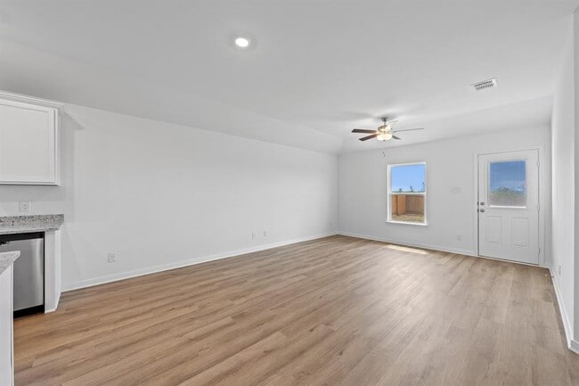 Photo - 440 Aplite Pass