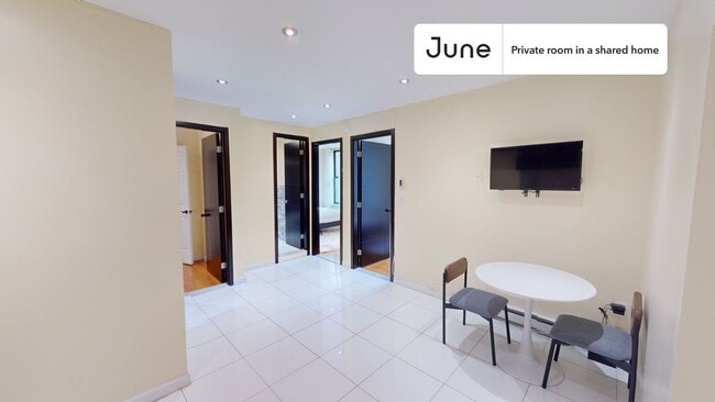 Room in Shared 6 bed/3 bath home in Upper West Side