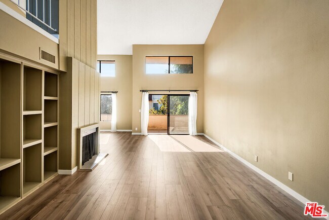 Photo - 1944 Glendon Ave Unidad 309