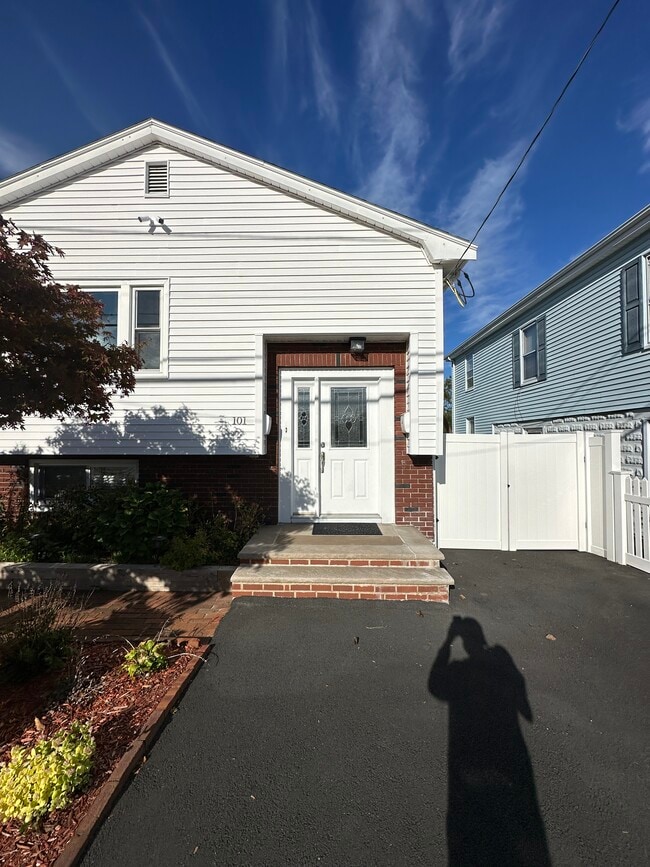 Photo - 101 Rumney Rd Unit 101 Rumney Rd Apt 2