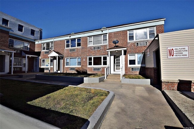 Photo - 433 E Broadway Apartment Unit 2G
