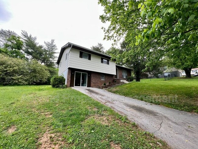 Photo - 903 Valerie Ln