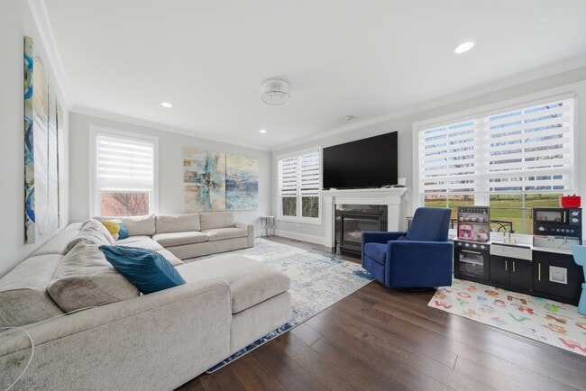 Photo - 7814 Brookbank Rd