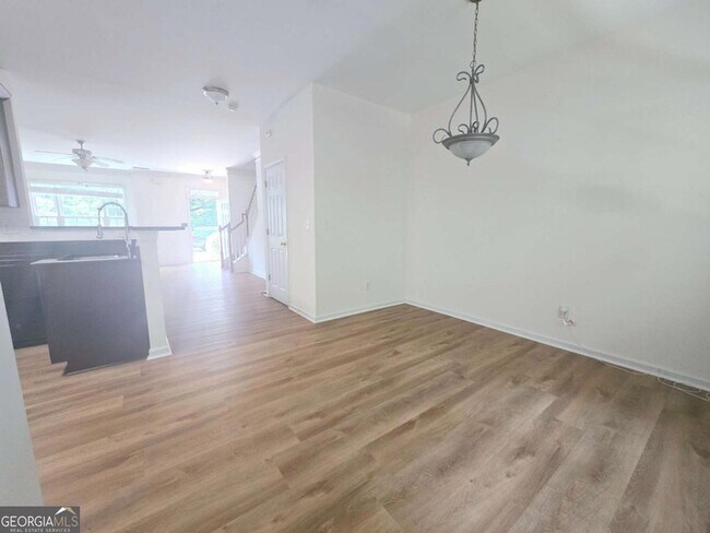 Photo - 1318 Guilderoy Ln