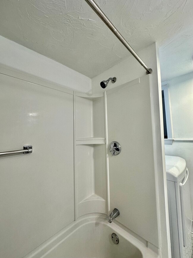 Photo - 122 Larch St