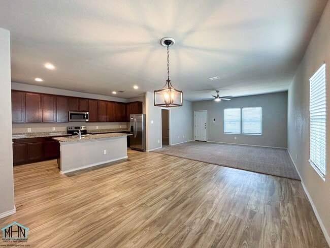 Photo - Inviting 3-bedroom, 2-bathroom House, Epit...