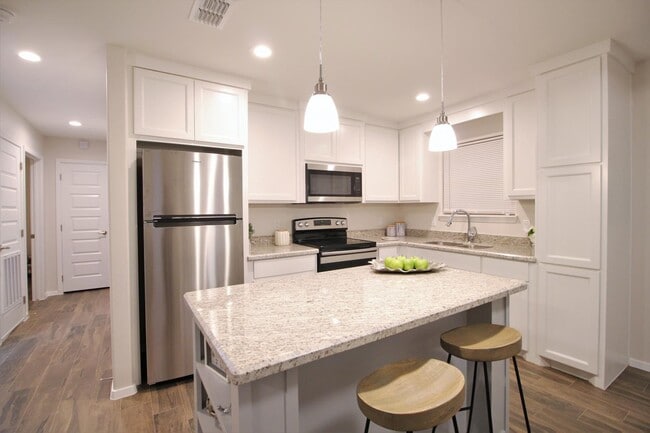 Photo - Montecito Apartments