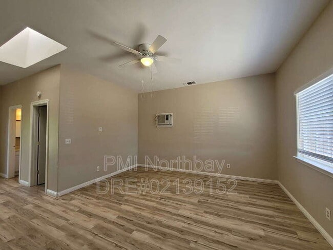 Photo - 225 Madison St