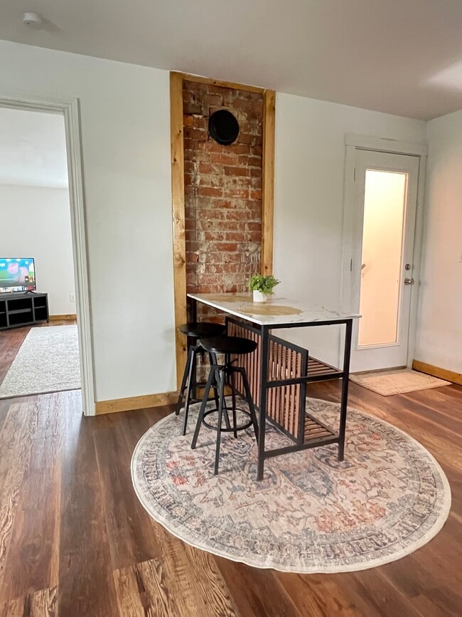 Photo - 104 1st St Unit Apartment B