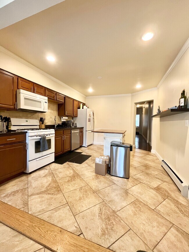 Photo - 716 E 6th St Unit 1