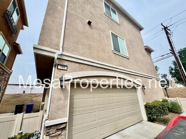 Photo - 795 Hazel Wy