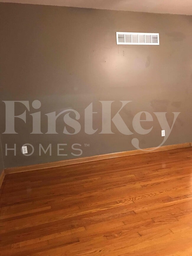 Photo - 8316 Stark Ave