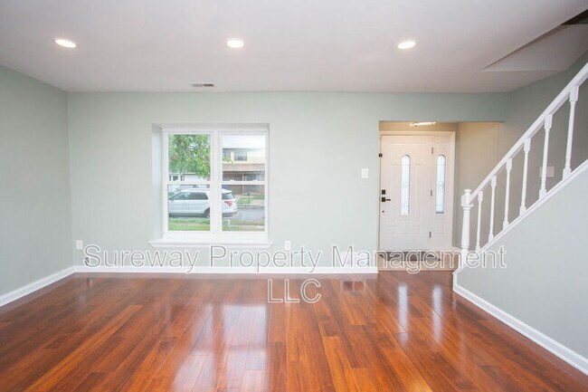 Photo - 204 Charing Way