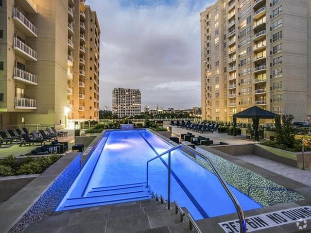 Building Photo - 3225 Turtle Creek Blvd Unit 020 Rental