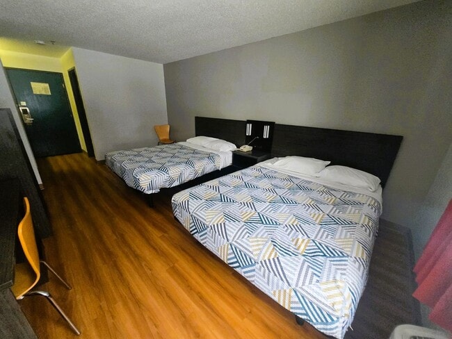 2141 La Porte Rd Unidad Queen Suite Room