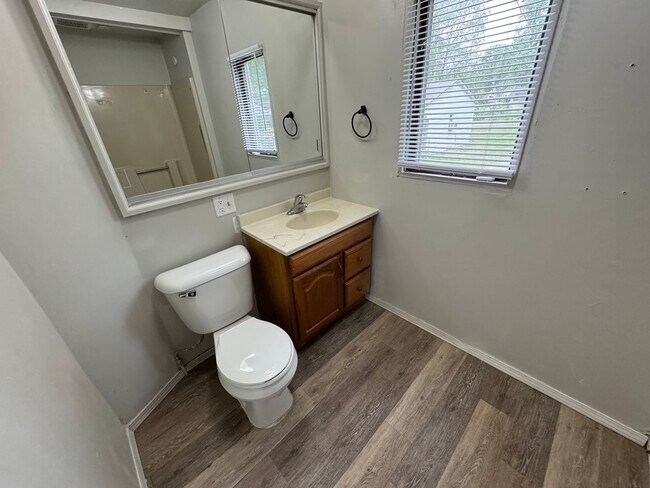 Photo - 1248 Ledlie Ave