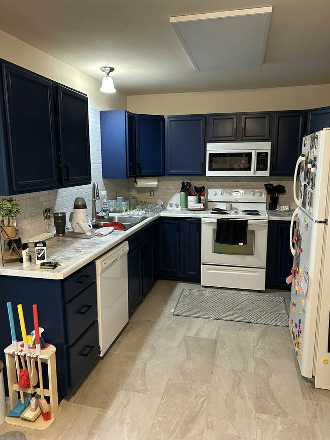 Building Photo - 1203 Temple Dr