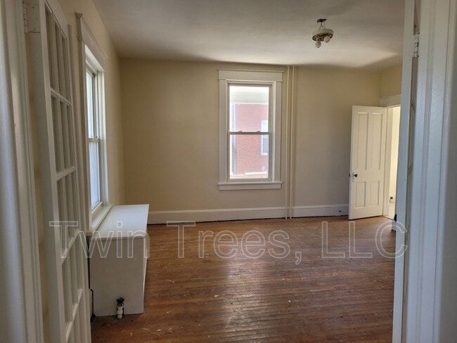 Photo - 1073 Chicago Ave