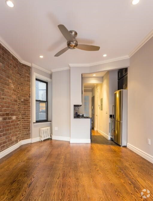 Building Photo - 309 E 8th St Unit C2 Rental