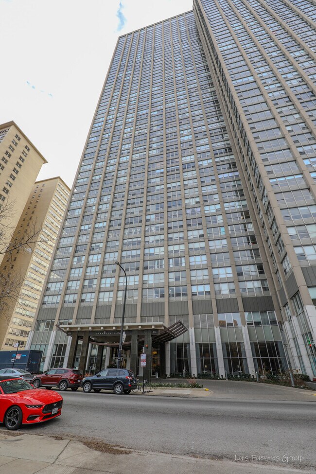 Building Photo - 655 W Irving Park Rd Unit 4114 Rental
