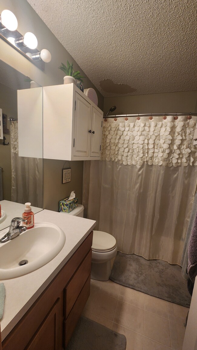 Full bathroom - 7274 147th Ln NW