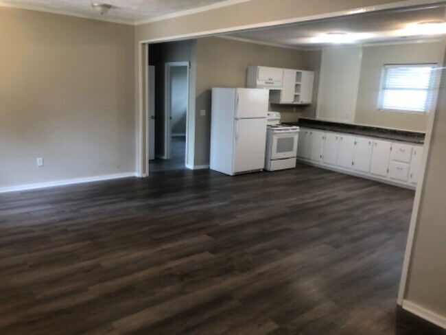 Photo - 208 S Center St