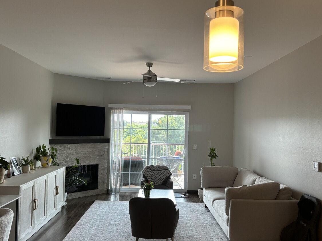 Living room - 2867 Spring Rose Cir (Coralville, IA)