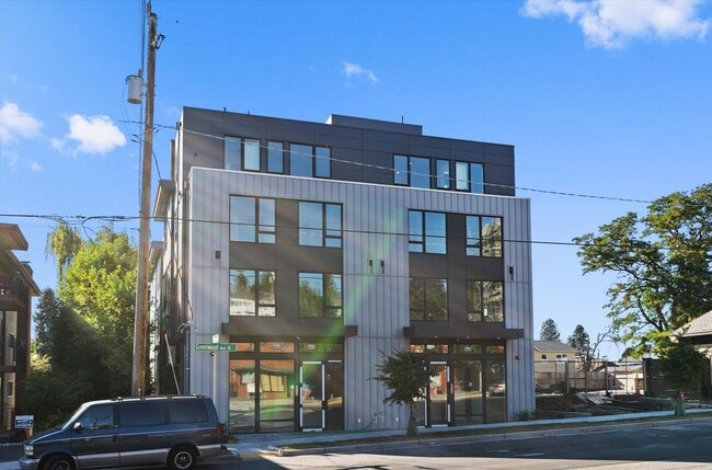 Beautiful Greenwood Townhome with Rooftop ... - Beautiful Greenwood Townhome with Rooftop ...