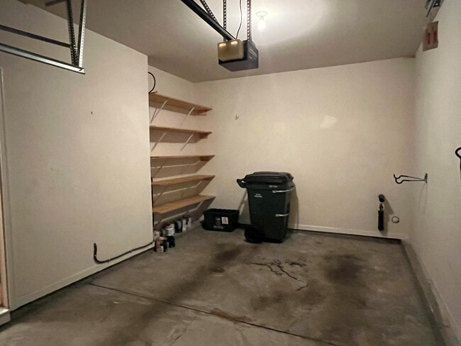 Attacged garage w/ storage - 5429 Werburgh St