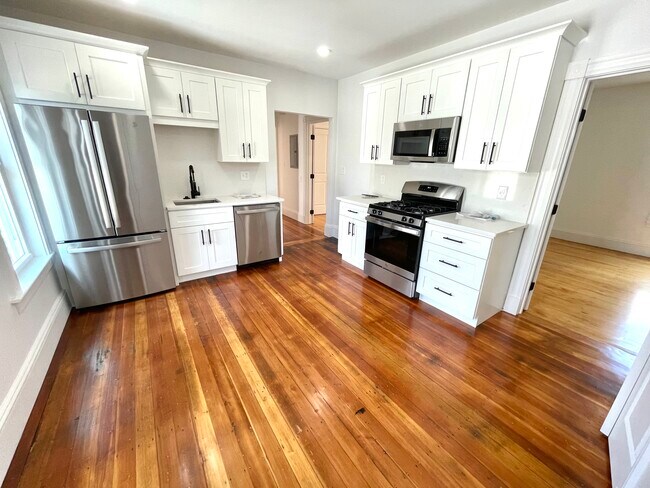 Building Photo - 39 Goldsmith St Unit 3