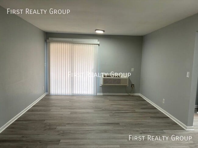 Photo - 305 N Broadway-#8 Unit #8