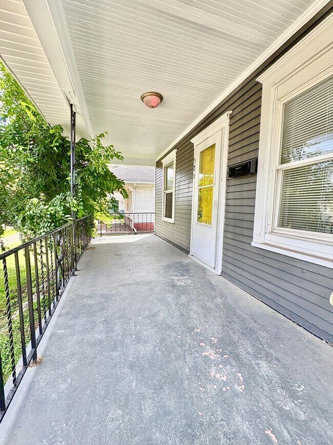 Photo - 529 S Bendix Dr