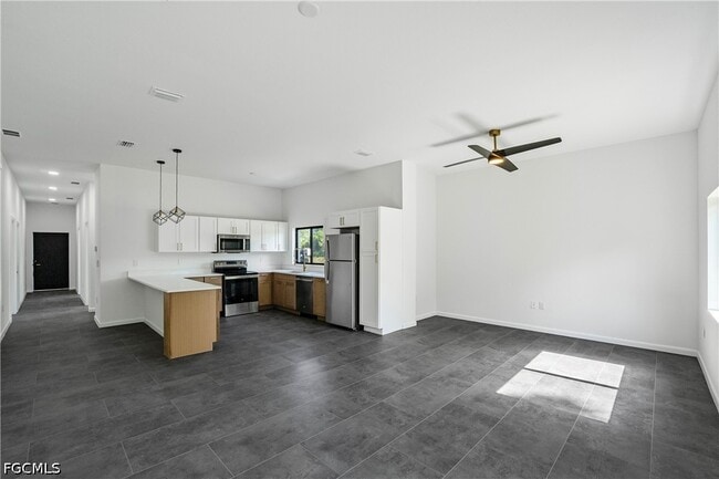 Photo - 601 Hawthorne Ave S