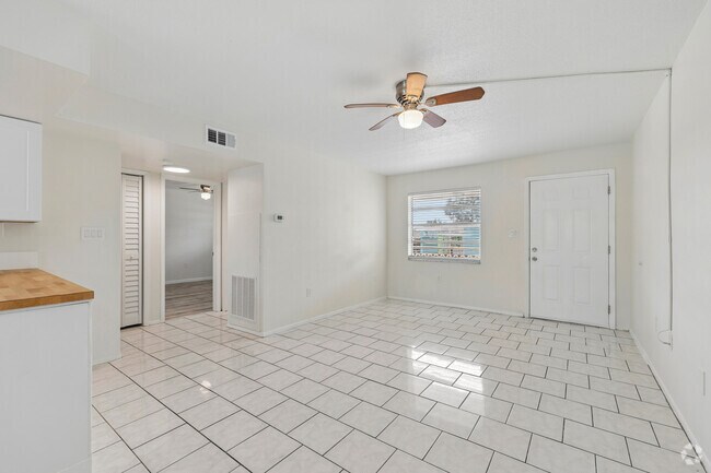 2BR, 1BA - 725SF - Living Room